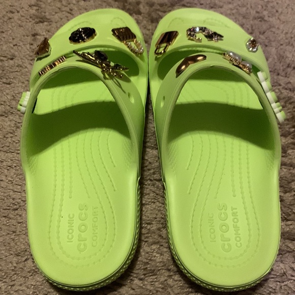 Crocs Slippers with super cute accessories - Picture 4 of 5